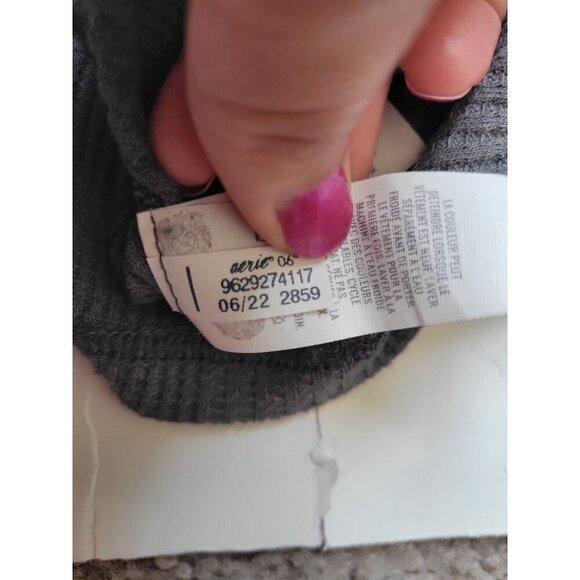 Aerie Gray Long Sleeve Waffle Knit V Neck Fitted Top Size L Tag Less Y2K 90s - Picture 11 of 11